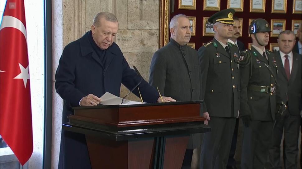 Bakan Erdoan'dan Antkabir'e ziyaret: Trkiye emin admlarla ilerliyor