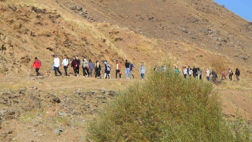 Adımlarla Keşfet projesiyle Muş'un doğal güzellikleri keşfedildi