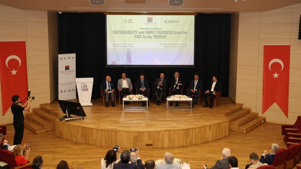 ‘Aile İşletmelerinin Geleceği' İZÜ'de tartışıldı