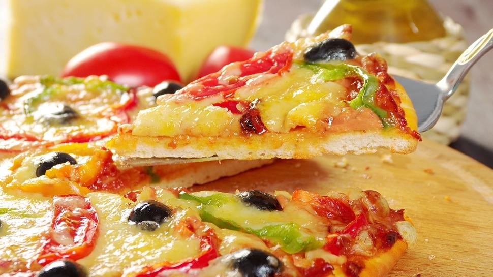 Pizzacıların sır gibi sakladığı tarif! Meğer pizzanın ince olması buna bağlıymış