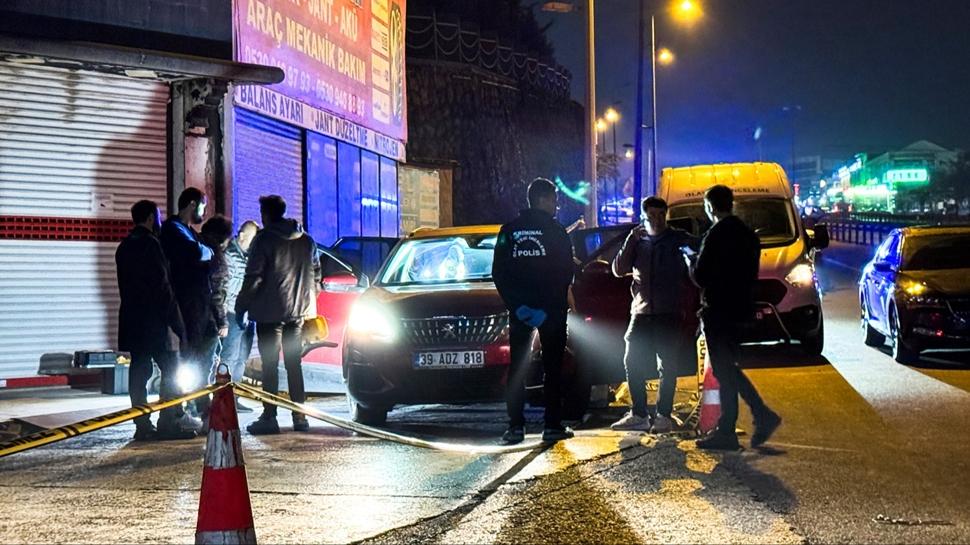 Seyir halindeki otomobilde dehet! 2 l, 1 ar yaral