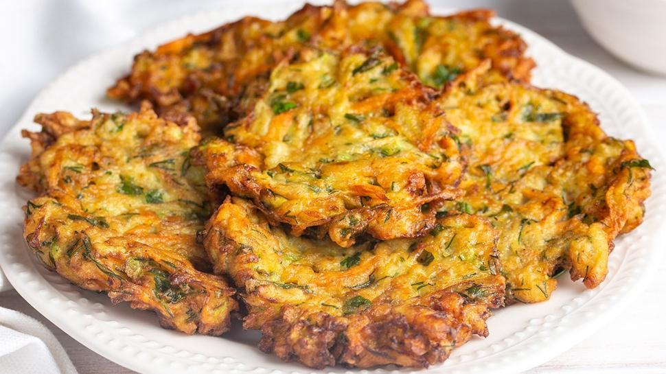 Hem kolay hem hafif kahvaltılık tarif: Şipşak 5 dakikada kabak mücver tarifi