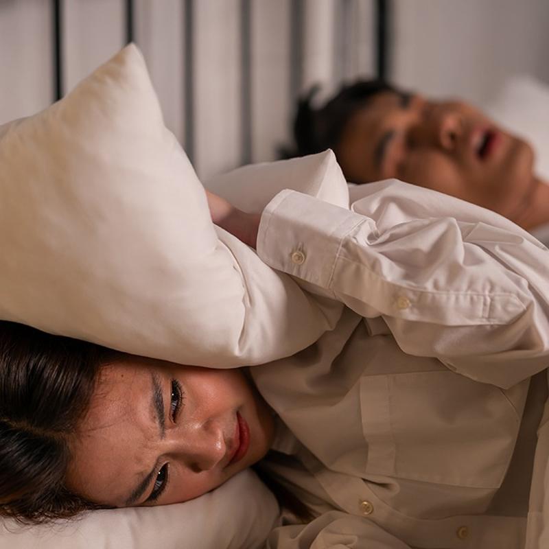 Horlama derdi son veriyor! Yatmadan nce dilinizle bu hareketi yapn, 2 gecede etki ediyor