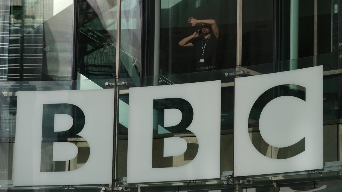 beyaz saray szcs karoline leavitt donald trump bbc solcu propaganda makinesi fotoraflar resimleri