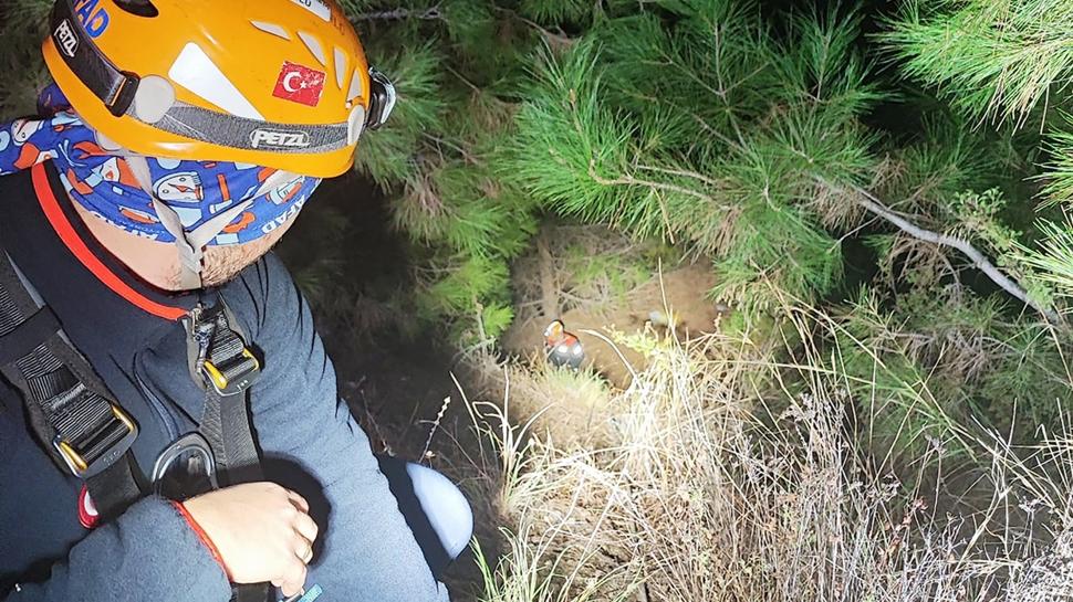 Antalya'da yürüyüş uçurumda bitti... 2 turist kurtarıldı
