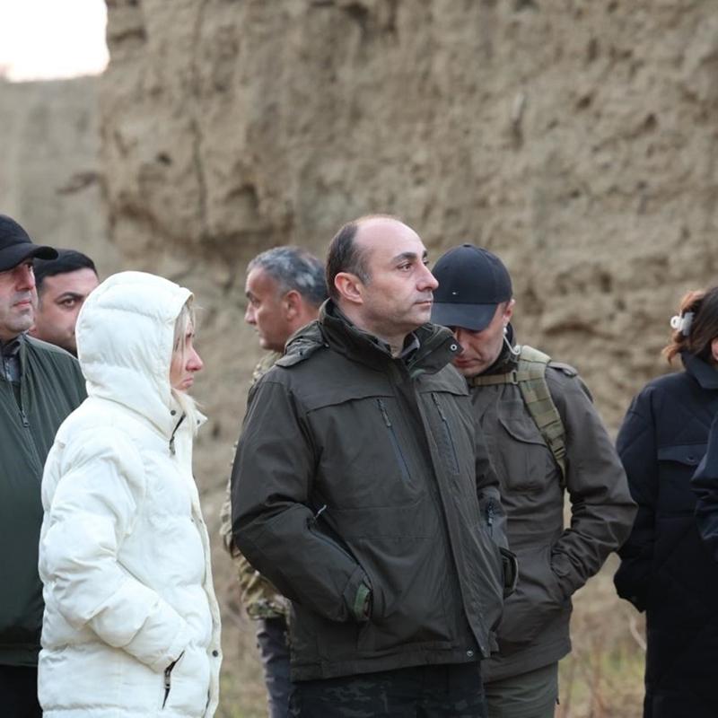 Arama kurtarma almalarna 1000'den fazla kii katld! Askeri uak kazas