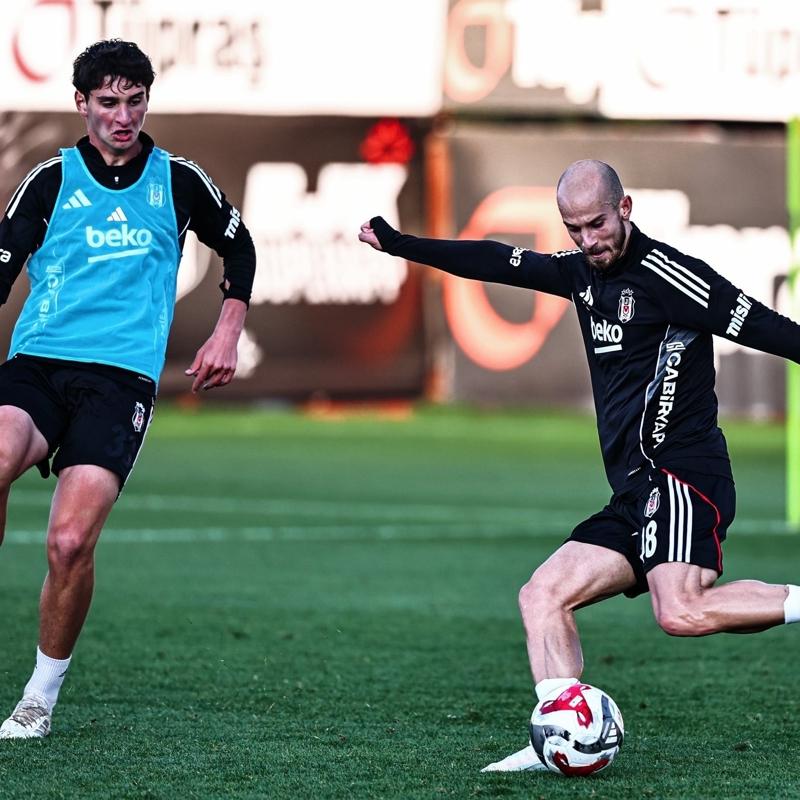 Be�ikta� �al��malara ba�lad�! Rafa Silva antrenmanda yer almad�