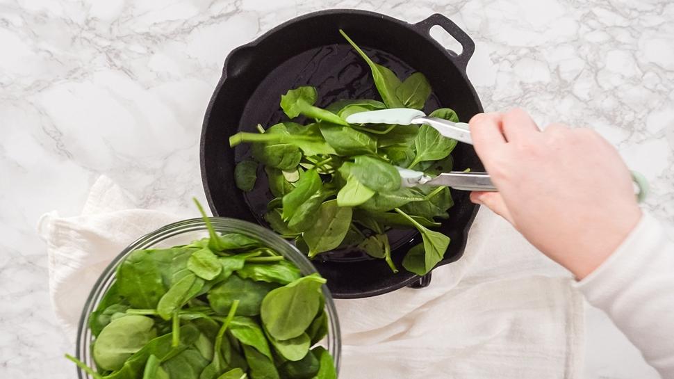 Ispanak temizleme suyuna 1 kaşık ekleyin: Kum ve çamuru 5 dakikada yok ediyor