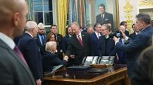 Trump imzalad! ABD'de tarihi kapanma sona erdi