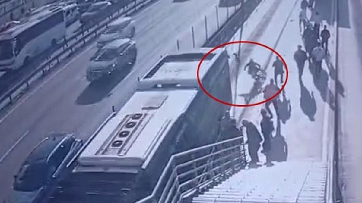 metrobus kaza engelli yolcu trafik kazas fotoraflar resimleri