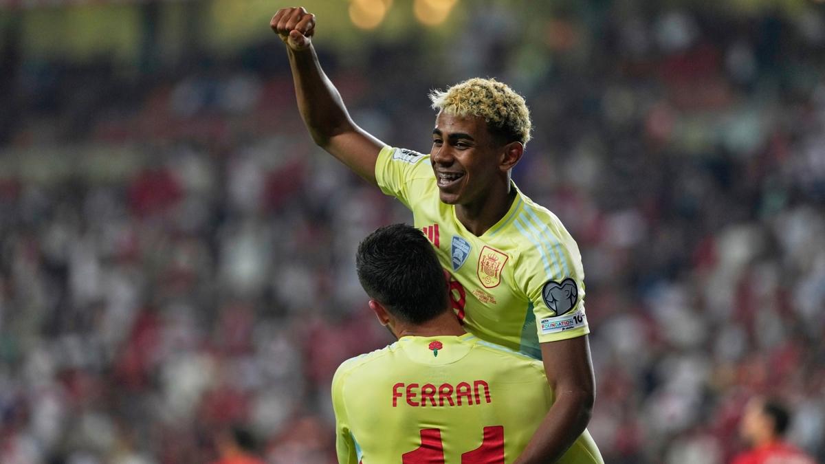 lamine yamal barcelona futbol fotoraflar resimleri