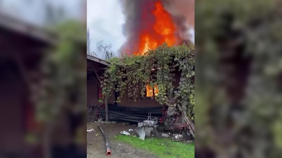 Amasya'da tek katlı evde yangın! Yaşlı çiftçinin para ve eşyaları kül oldu