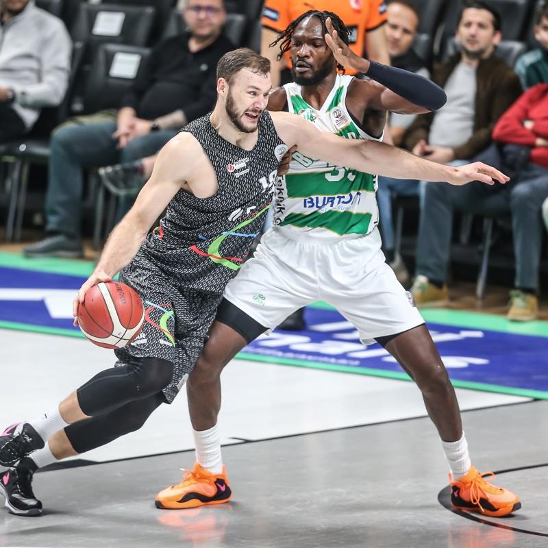 Bursaspor evinde Aliaa Petkimspor'u yendi