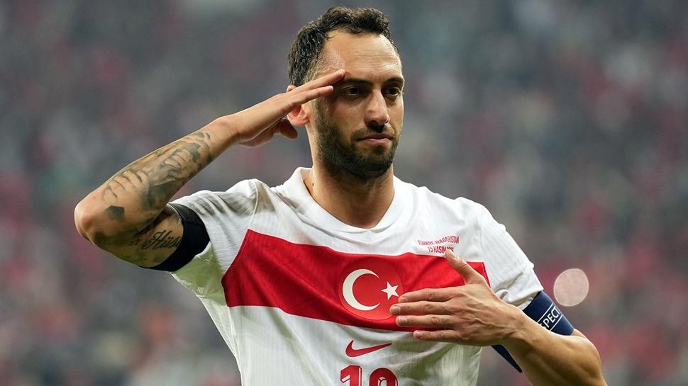 Hakan Çalhanoğlu'dan gol sonrası asker selamı
