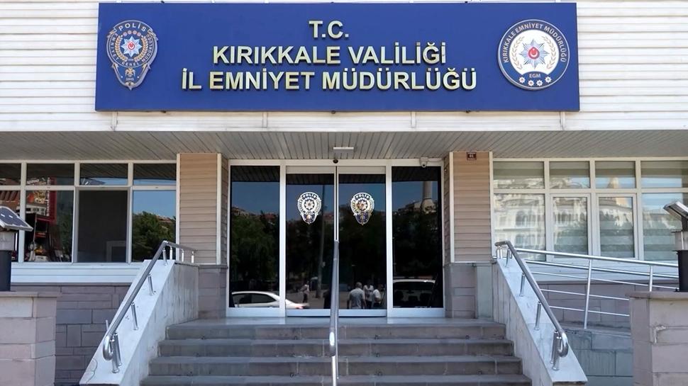 Kırıkkale-Çorum otoyolundaki trafik magandası yakalandı... Bir ailenin önünü kesmişti