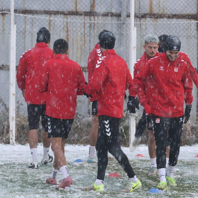 Sivasspor'da Esenler Erokspor mesaisi devam ediyor