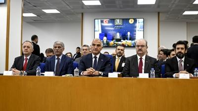 Bakan Ersoy: Bir oteli ama ve kapatma yetkimiz yok