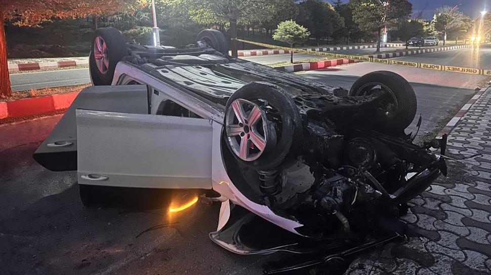 Van'da otomobil takla attı: 3 yaralı