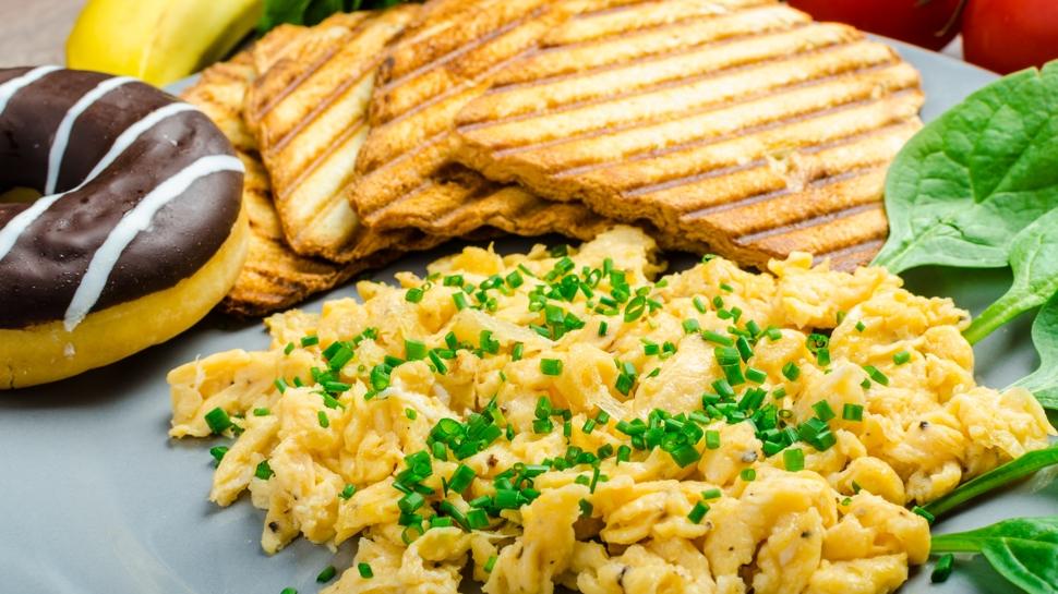 Yumurtanın en lezzetli tarifi: Ekmek bana bana bitiremeyeceksiniz, kaşarlı yumurta tarifi