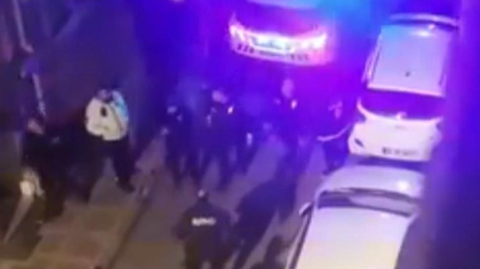 Bayrampaşa'da çevreye ateş açmaya başladı: 1'i polis 4 kişiyi yaraladı