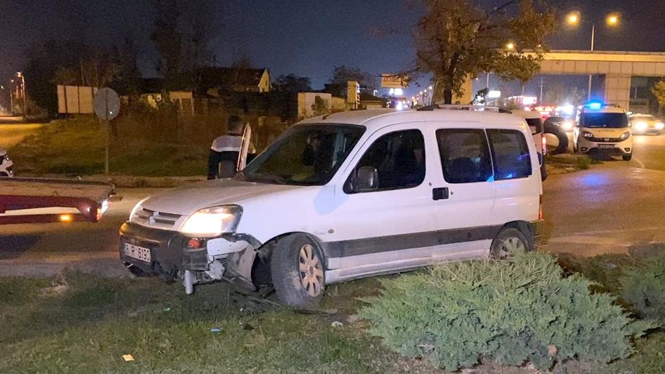 Bursa'da polisten kaçarken kaza yaptı: Ehliyetsiz sürücüye ceza yağdı