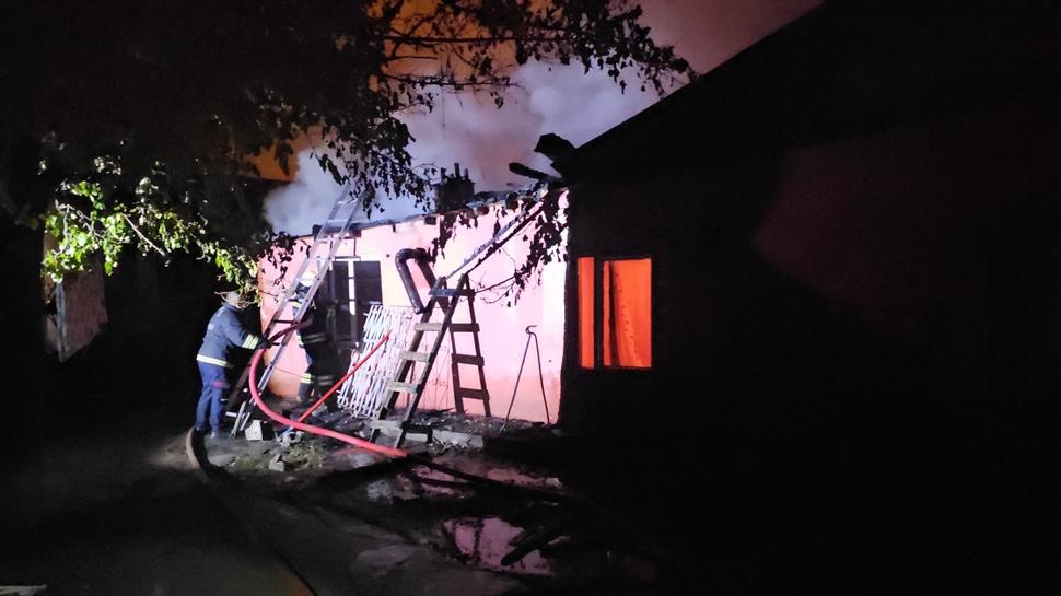 Erzincan'da müstakil evde yangın: 2'si çocuk 4 kişi kurtarıldı