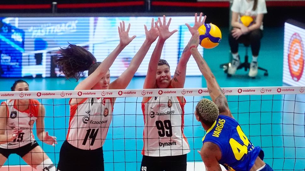 Fenerbahçe deplasmanda Eczacıbaşı'nı yendi