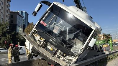 Kadky'de servis minibs yan yatt: D-100'de trafik kitlendi