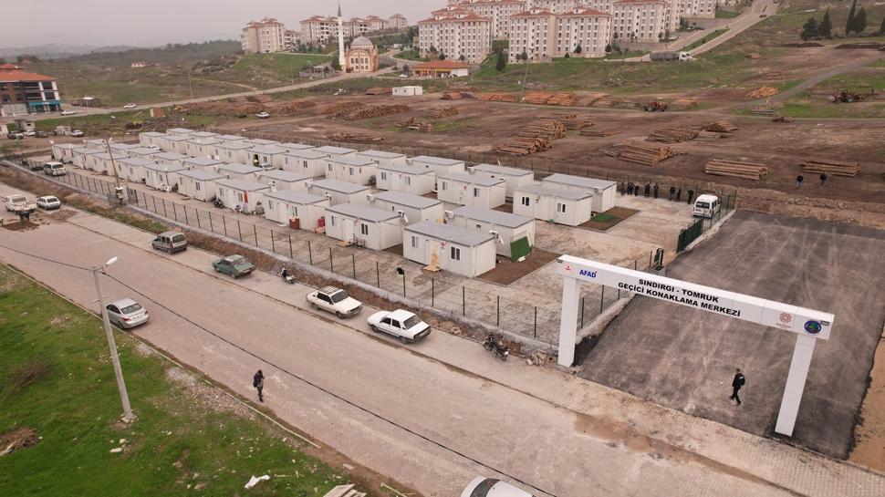 Sındırgı'da geçici yaşam merkezi dolmaya başladı! Depremzedeler memnuniyetlerini dile getirdi