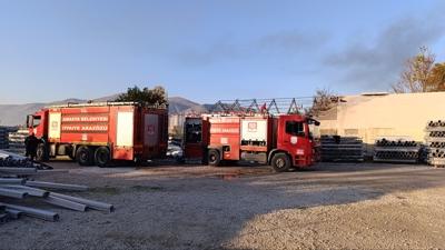 Plastik malzeme dolu depoda yangn: Dumanlar kilometrelerce teden grld