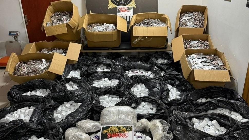 Zehir yuvası deşifre edildi! Yarım milyon hap ele geçirildi