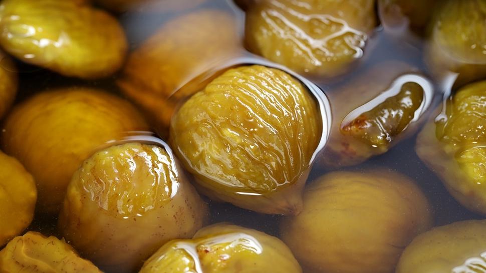 40 yıllık kestaneci çıtır çıtırlığın sırrını paylaştı! Kestane suyuna 1 kaşık eklemek yetiyor