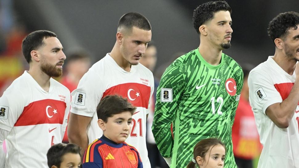 Deniz Gül, milli formayla ilk kez ilk 11'de!