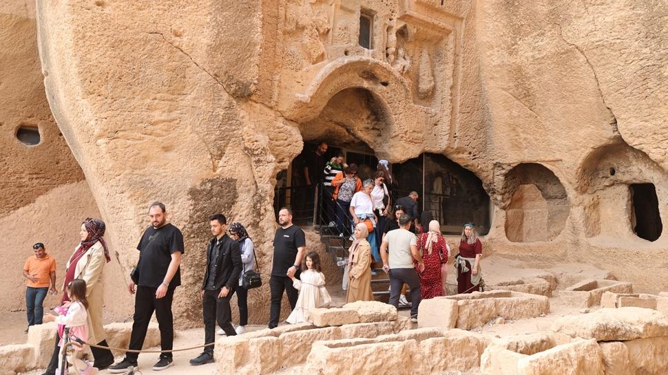 Mardin'de ara tatil bereketi... Sokaklar ziyaretçilerle dolup taştı