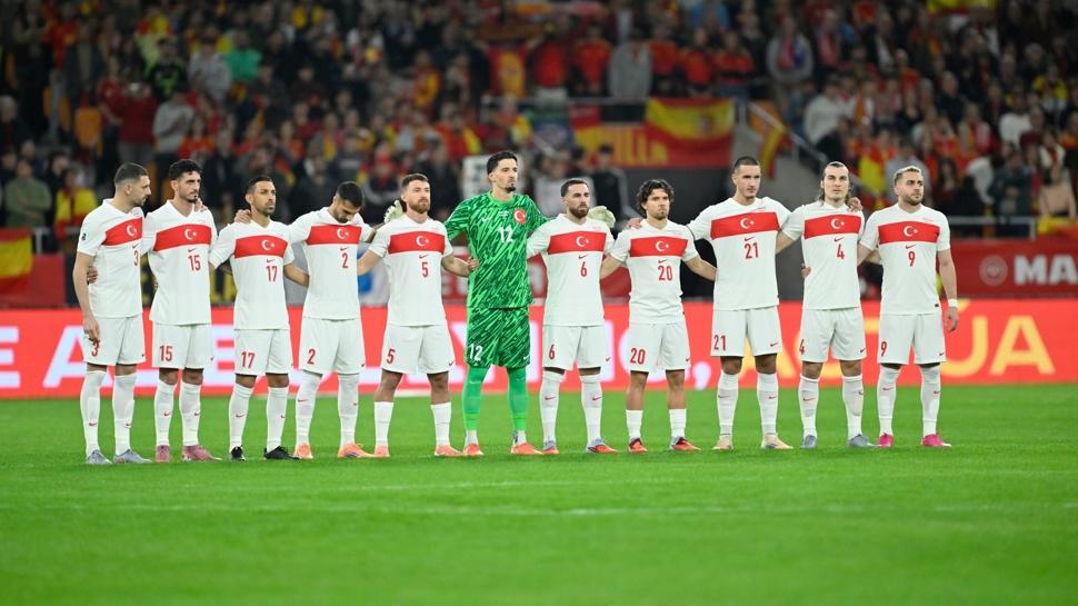 Montella, İspanya karşısında ceza sınırındaki üç oyuncuyu korudu