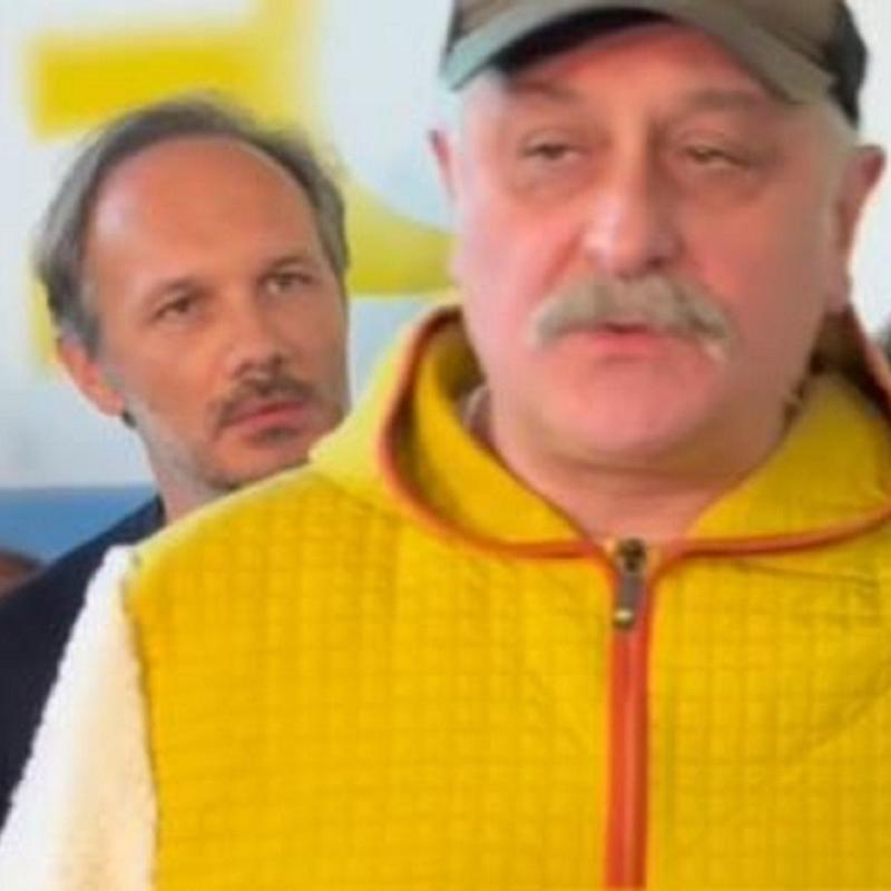 Basn toplantsnda gergin anlar!