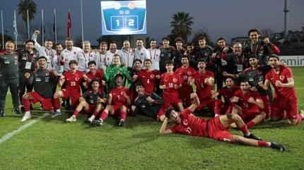 U19 Milli Takm, Yunanistan' 2 golle geti
