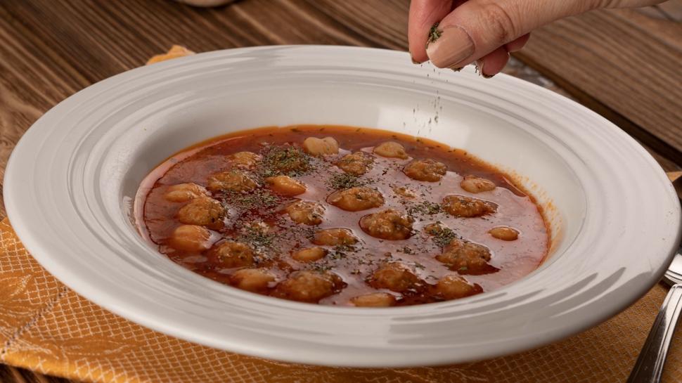 Bugün ne pişirsem diyenlere sulu köfte tarifi! Sırrı karbonat