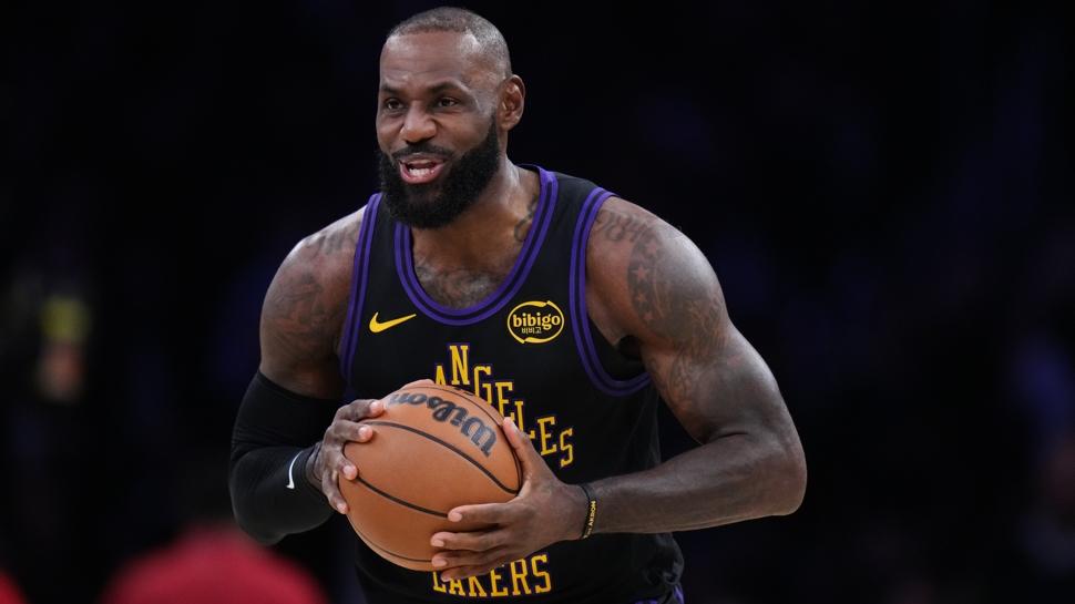 LeBron James tarihe geçti! Lakers fırtına gibi esiyor