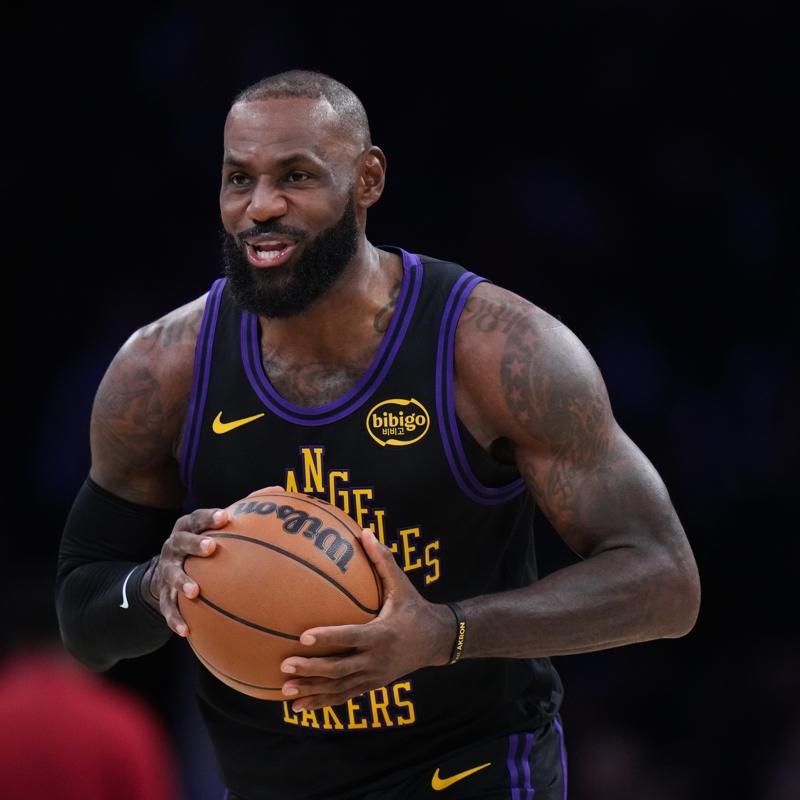 LeBron James tarihe geti! Lakers frtna gibi esiyor