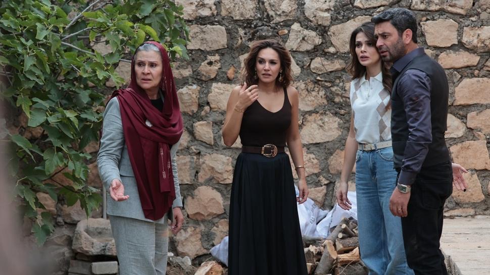 Sinem Ünsal'a Uzak Şehir zaferi! Alya karakteri ödül getirdi