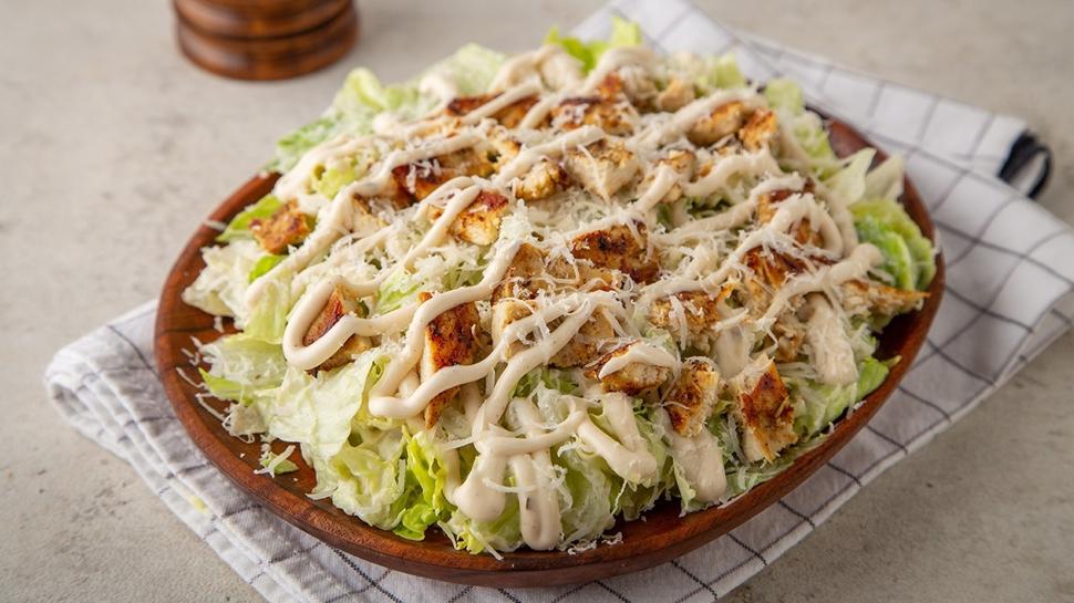 Akşam yemeğine 5 dakikada hazır vitamin deposu! En kolay tavuklu göbek salata tarifi