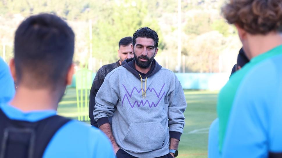 Burhan Eşer: Ümraniyespor maçına lider gidip lider dönmek istiyoruz