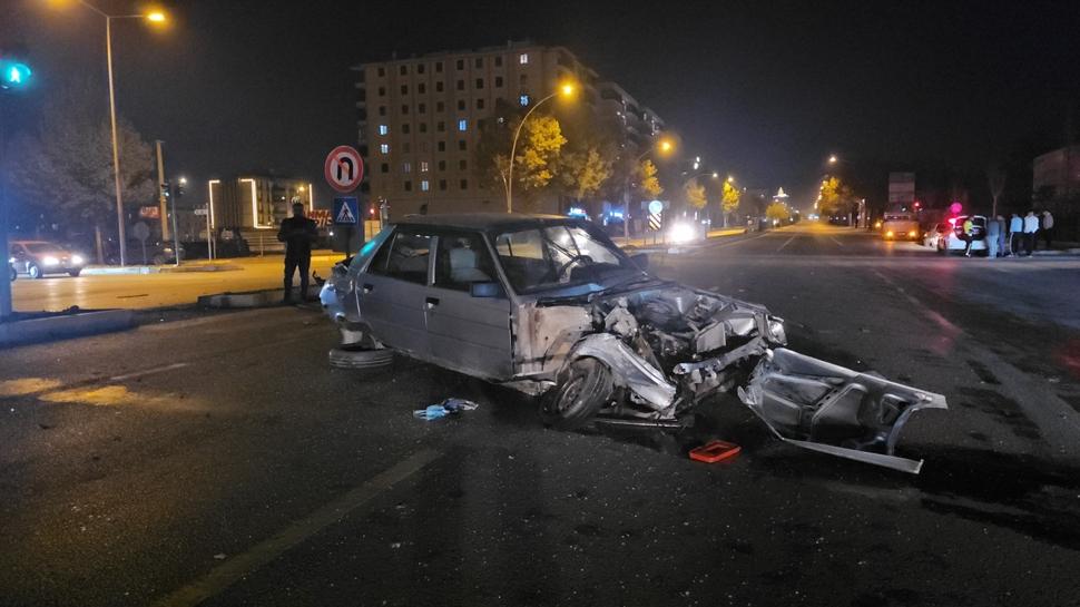 Çorum'da alkollü sürücü dehşeti... Tırıyla otomobile çarptı