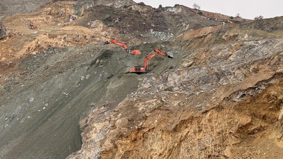 Heyelanlı bölgede kaymalar sürüyor! Maden göçüğünde aramalar 3'üncü gününde