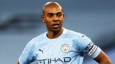 Fernandinho 40 yanda futbolu brakt!