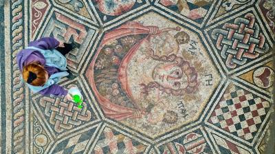 znik'te 3. yzyla ait gz kamatran taban mozaii bulundu