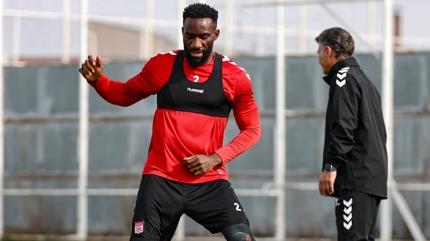 Sivasspor'da Esenler Erokspor mesaisi s�r�yor