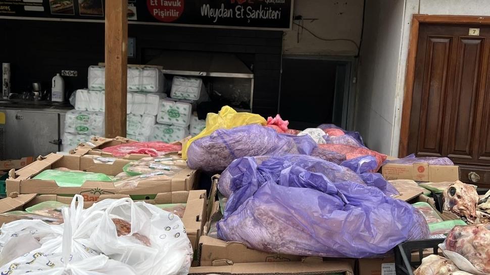 Gökçeada'da hijyen skandalı: Kıyma makinesinden kurt çıktı