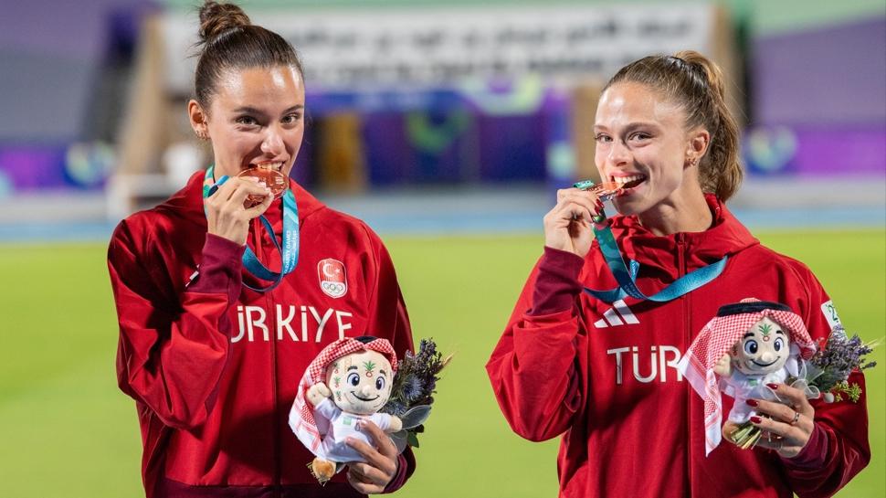 Milli sporcular, Riyad'da günü 10 madalyayla noktaladı